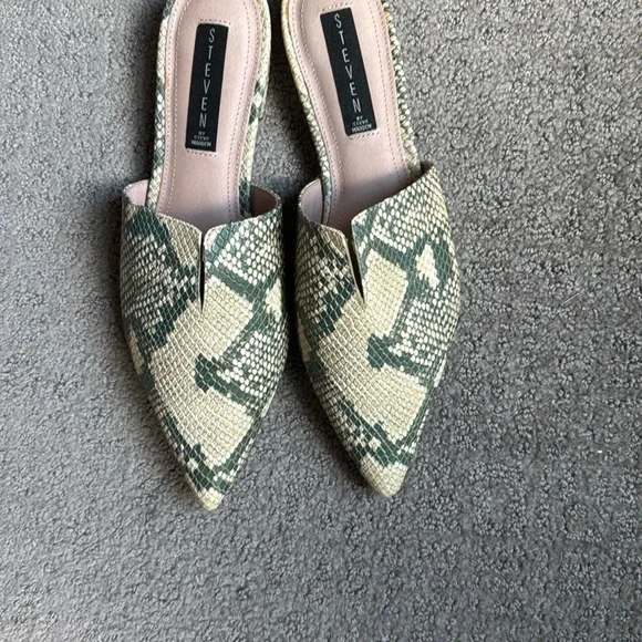 NWOT Women's Snakeskin Mules NEVER WORN - Picture 1 of 6